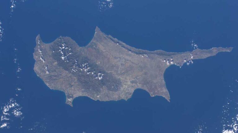 Η Κύπρος στη λίστα των 15 χωρών με τους περισσότερους δισεκατομμυριούχους