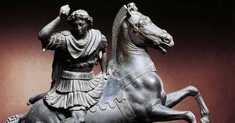 Το σώμα του Μεγάλου Αλεξάνδρου διατηρήθηκε σε μέλι και το όνομα του δόθηκε σε πάνω από 70 πόλεις.