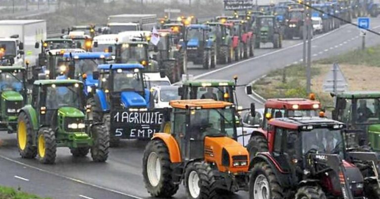 Γάλλοι αγρότες μπλόκαραν φορτηγά με τρόφιμα από τη Γερμανία!