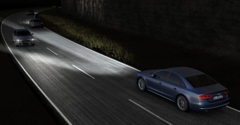 Δείτε πως εξελίχθηκαν τα φώτα των αυτοκινήτων μέσα σε 100 χρόνια.