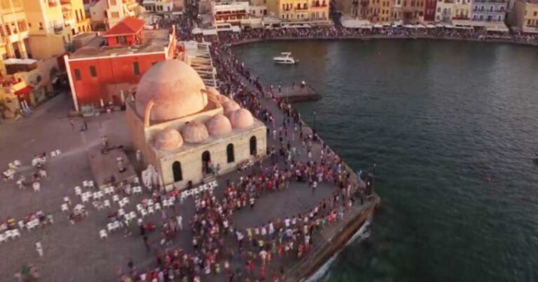 Εντυπωσιακό εναέριο βίντεο με το χορό του Ζορμπά!