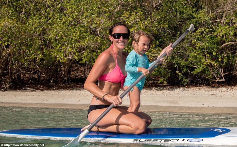 2A863C6200000578-3161069-Action_girls_From_playing_with_marine_life_such_as_stingray_in_t-m-45_1436890623605