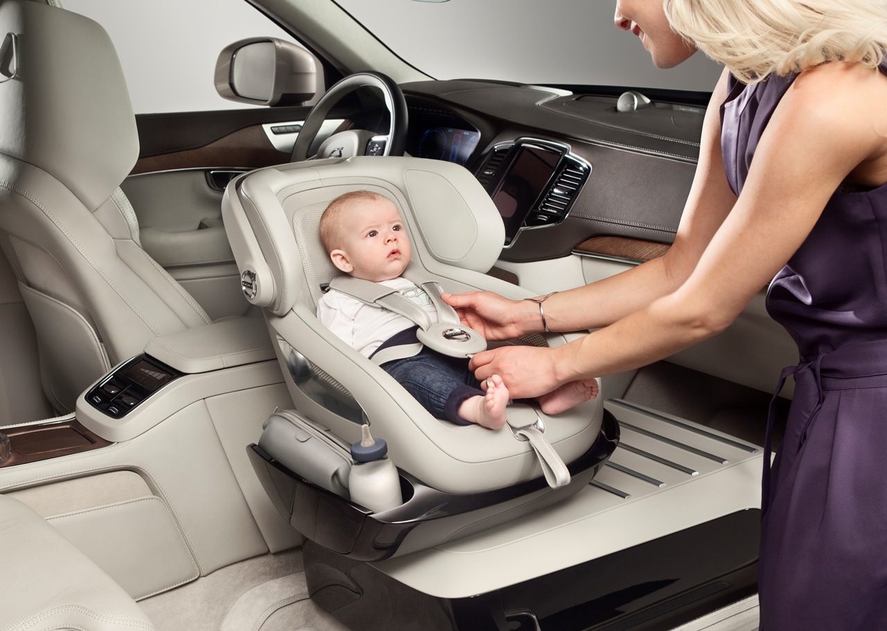 3048247-inline-i-1-volvo-designs-a-safer-way-for-kids-to-ride-in-the-front