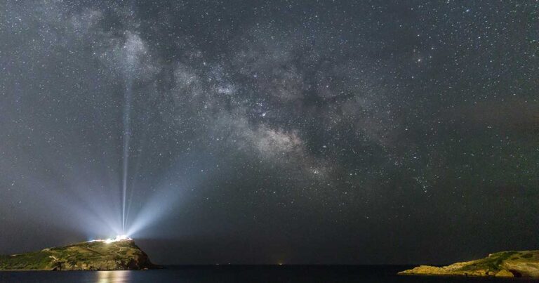 Ένα υπέροχο βίντεο που δείχνει τον Γαλαξία πάνω από το Ναό του Ποσειδώνα στο Σούνιο!