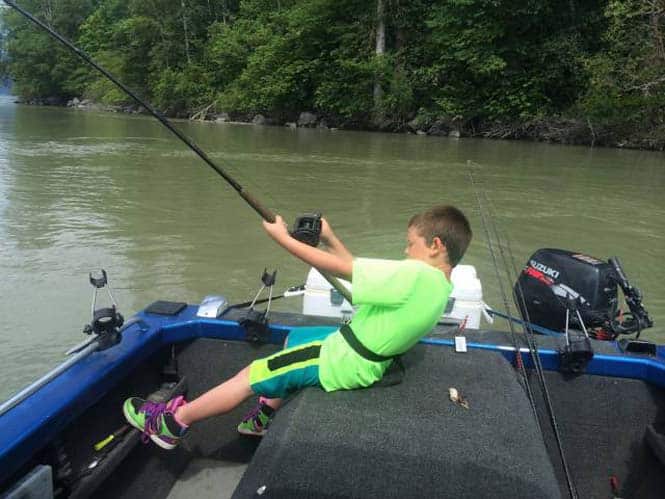 tilestwra.com | Η απίθανη ψαριά ενός 9χρονου που έκανε περήφανο τον πατέρα του