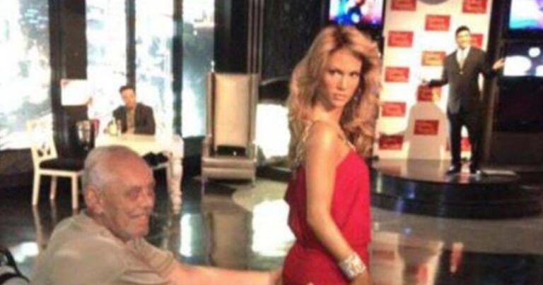 13 άνθρωποι που τους αρέσει να παίζουν με τα… αγάλματα!