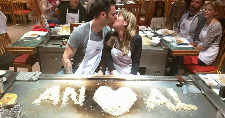 Η φωτογραφία του αρραβώνα αυτού του ζευγαριού προκάλεσε σάλο επειδή είχε… “βαθύτερο” νόημα!