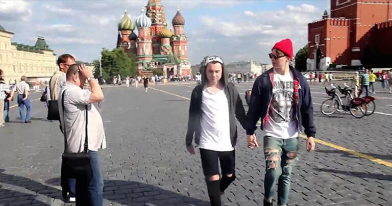 Κοινωνικό πείραμα: Πόσο τρομακτικό είναι άραγε να είσαι ομοφυλόφιλος στη Ρωσία;