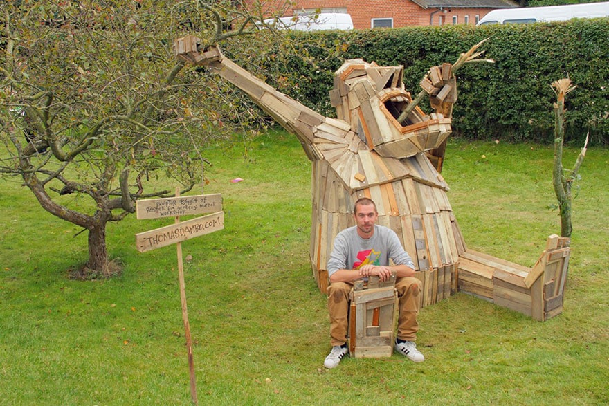 I-create-giant-sculptures-from-scrap-wood-1__880