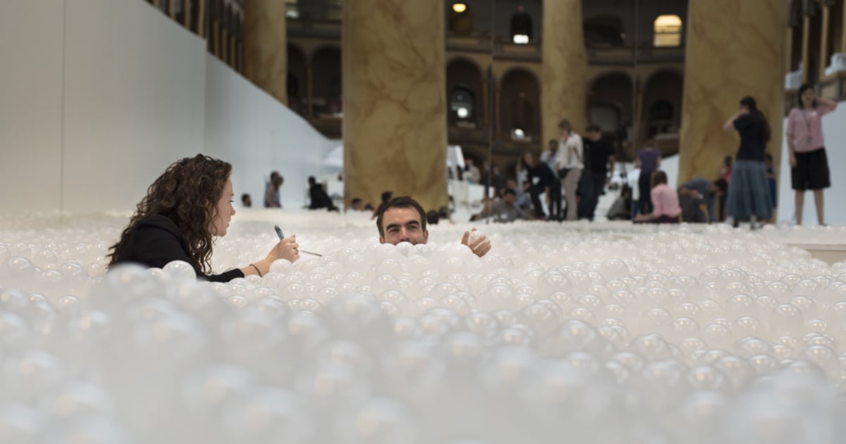 indoor-ball-pit-bubble-ocean-the-beach-snarkitecture-national-building-museum-fb2