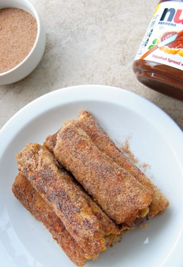 Nutella-French-Toast-Rolls-with-Cinnamon-Sugar-03-377x550