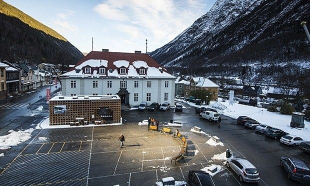 Rjukans-market-square-bas-008