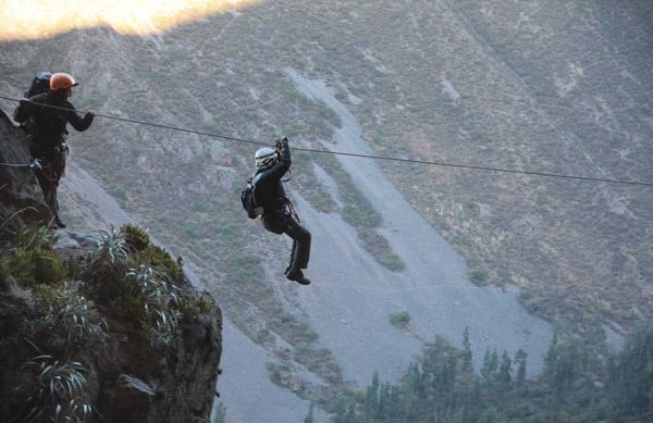 scary-see-through-suspended-pod-hotel-peru-sacred-valley-3-600x389