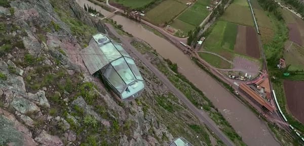scary-see-through-suspended-pod-hotel-peru-sacred-valley-6-600x289