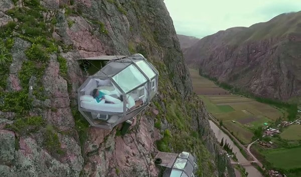 scary-see-through-suspended-pod-hotel-peru-sacred-valley-81-600x354