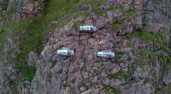 scary-see-through-suspended-pod-hotel-peru-sacred-valley-82-600x330
