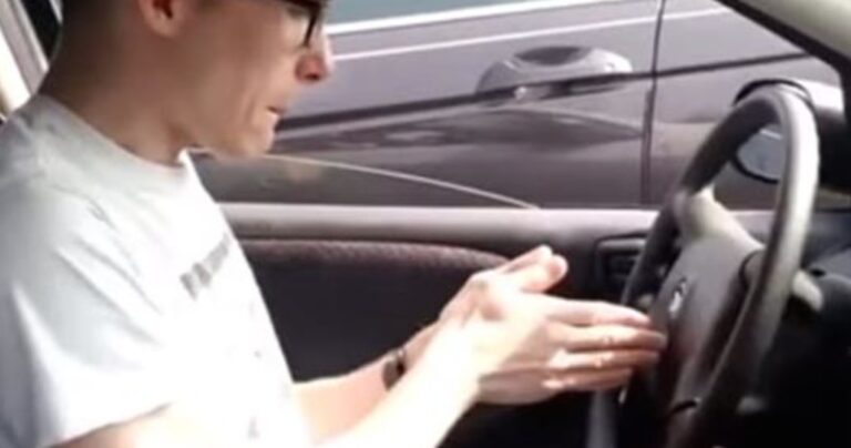 Ο νεαρός αυτός μας δείχνει έναν διαφορετικό τρόπο κορναρίσματος