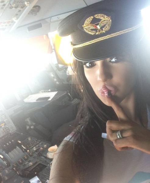 sleazy_kuwait_airlines_pilot_lets_exadult_entertainer_into_his_cockpit_midflight_640_03