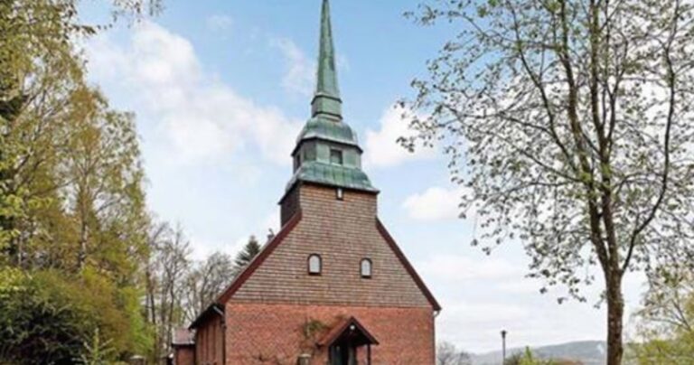 Εκκλησία στη Σουηδία μετατράπηκε σε εντυπωσιακό σπίτι