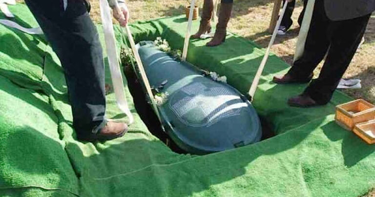 Σύζυγος βρίσκει ένα παραθυράκι για να εκπληρώσει την άπληστη τελευταία επιθυμία του άντρας της