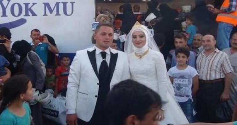 Νιόπαντροι Τούρκοι δίνουν όλα τα δώρα σε Σύριους πρόσφυγες