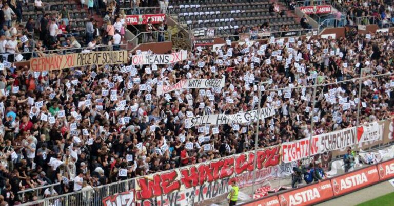 Γερμανοί οπαδοί με αντι-γερμανικά συνθήματα υπέρ της Ελλάδας!