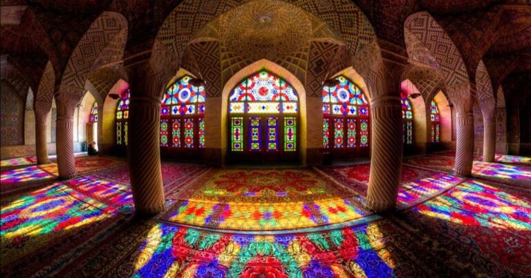 Εκθαμβωτικές φωτογραφίες από τα κρυμμένα παλάτια, τζαμιά και λουτρά του Ιράν