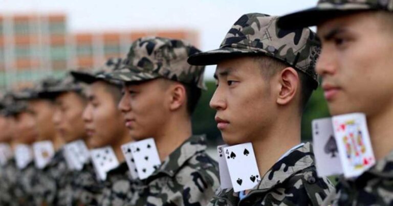 Στην Κίνα η στρατιωτική εκπαίδευση έχει φτάσει σε άλλα επίπεδα.