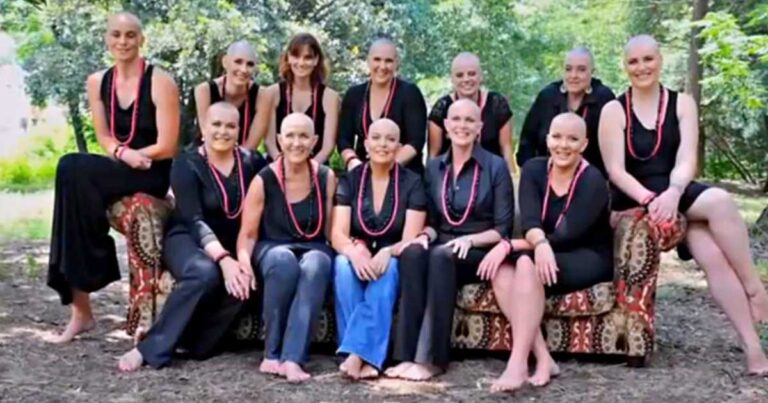 Ξύρισαν τα κεφάλια τους ως ένδειξη συμπαράστασης στην φίλη τους που παλεύει με τον καρκίνο!