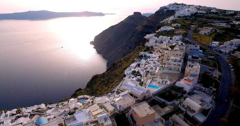 Η Σαντορίνη από ψηλά: Το ηφαίστειο, οι παραλίες, η καλντέρα και τα γραφικά χωριά!
