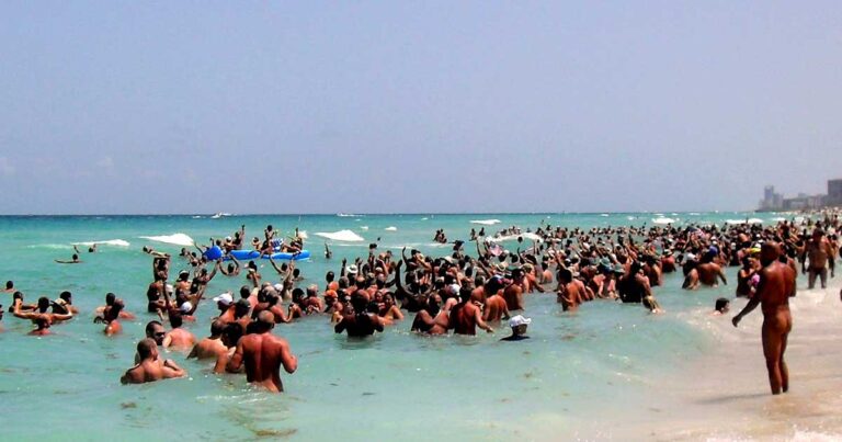 Οι 10 καλύτερες παραλίες γuμνιστών στην Ελλάδα