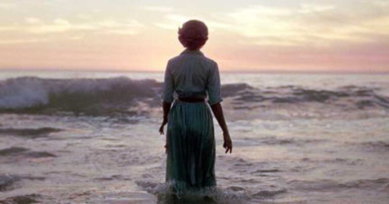 Το μυστήριο που προσπαθούν να βρουν χιλιάδες άνθρωποι: Ποιες είναι αυτές οι δύο γυναίκες στην παραλία;