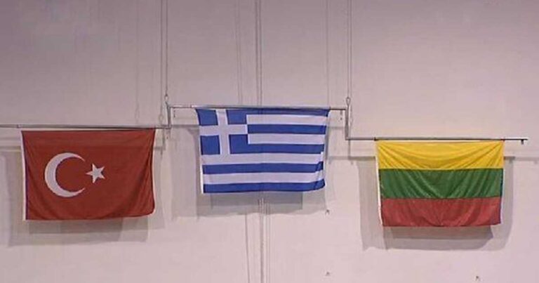 Η φωτογραφία από την νίκη της Εθνικής Εφήβων στο μπάσκετ που κάνει τον γύρο του κόσμου!