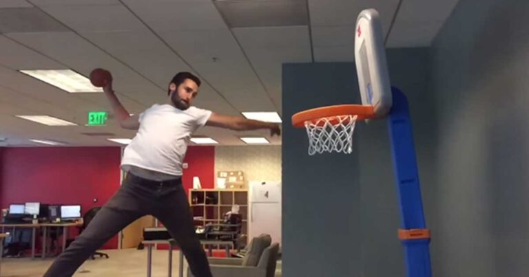 Έχασε τη δουλειά του και έφτιαξε αυτό το βίντεο που κάνει θραύση!