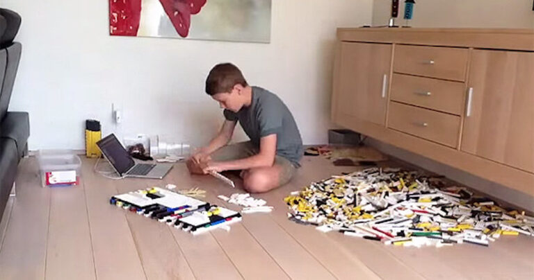 Έφηβος έχτισε τον Τιτανικό χρησιμοποιώντας πάνω από 30.000 τουβλάκια Lego