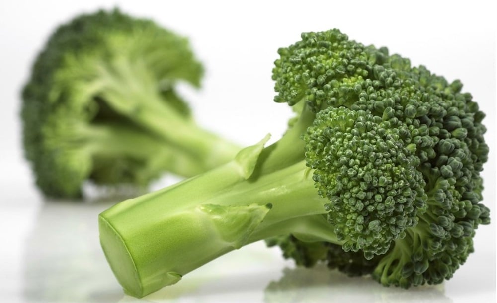 broccoli-en-bakbanaan-helpen-bij-darmziekte_1000x667