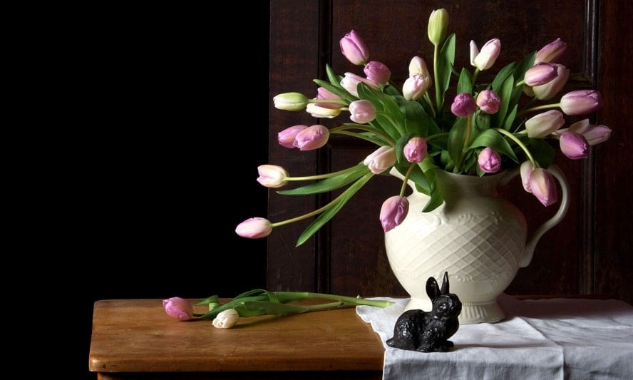 tulips_flowers_bouquet_vase_table_cloth_hd-wallpaper-39683