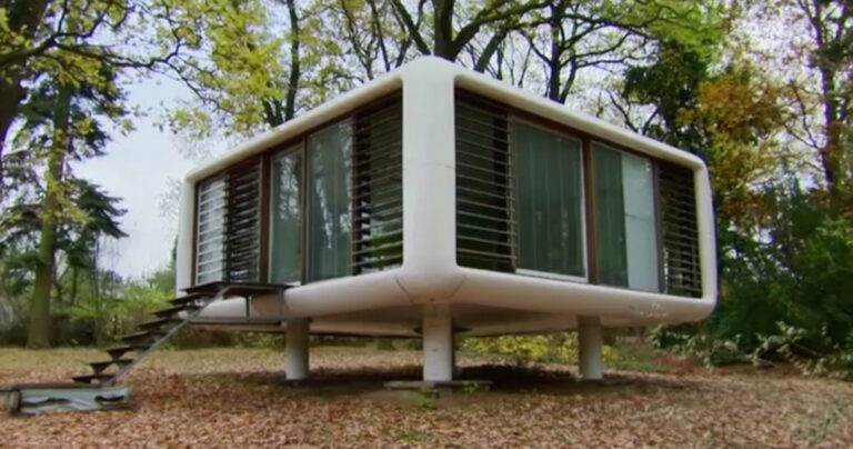 Αυτός ο κύβος μοιάζει παράξενος εξωτερικά. Το εσωτερικό του όμως είναι απίθανο!