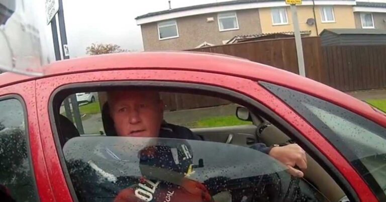 Ο τσακωμός σε δρόμο της Βρετανίας ενός οδηγού και ενός μοτοσικλετιστή που κάνει τον γύρο του κόσμου.