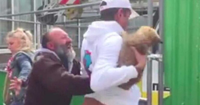 Ακτιβιστές για τα δικαιώματα των ζώων αρπάζουν χωρίς έλεος από άστεγο τον σκύλο του!