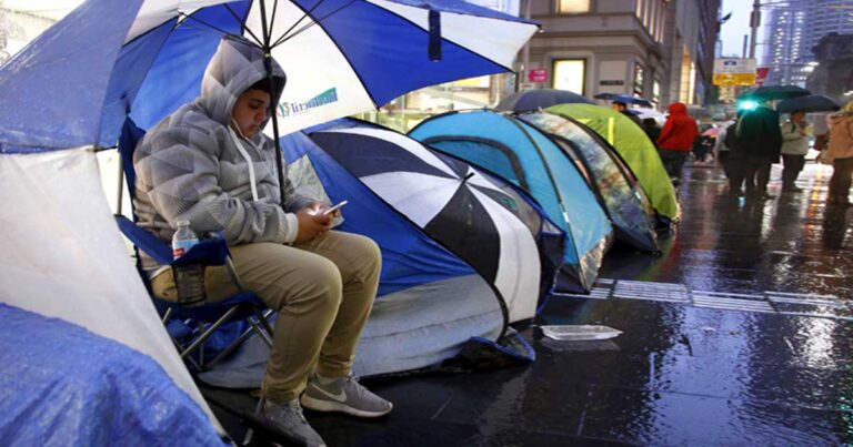 Μεγάλες ουρές και αναμονή έως και 17 ημέρες για το νέο iPhone!