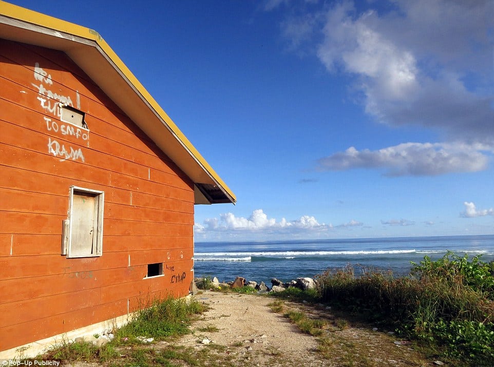 2CD8B92A00000578-3251567-A_house_by_the_sea_in_Nauru-a-5_1443422765085