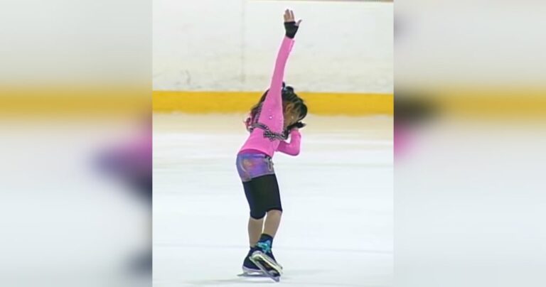 9χρονο κορίτσι κάνει πατινάζ υπό τους ήχους του τραγουδιού ‘Whip My Hair’ του Willow Smith