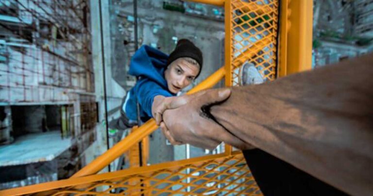 Φωτογραφίες που κόβουν την ανάσα από έναν παράτολμο Ρώσο αθλητή παρκούρ