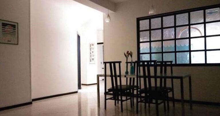 Επισκέφτηκε το σπίτι που μεγάλωσε και ανακάλυψε κάτι ανατριχιαστικό!