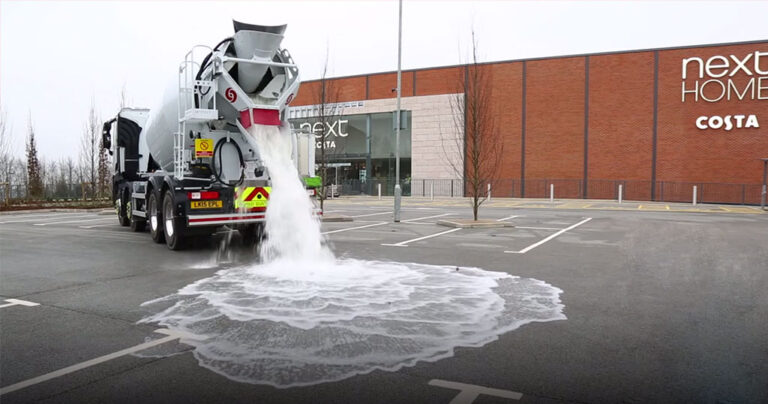 Η νέα άσφαλτος που μπορεί να απορροφήσει γρήγορα το νερό