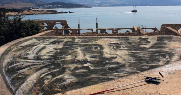 Το συγκλονιστικό γκραφίτι για τις ψυχές που χάθηκαν στα νερά του Αιγαίου