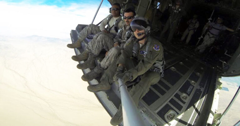 Περισσότεροι άνθρωποι πέθαναν το 2015 βγάζοντας selfies παρά από καρχαρίες