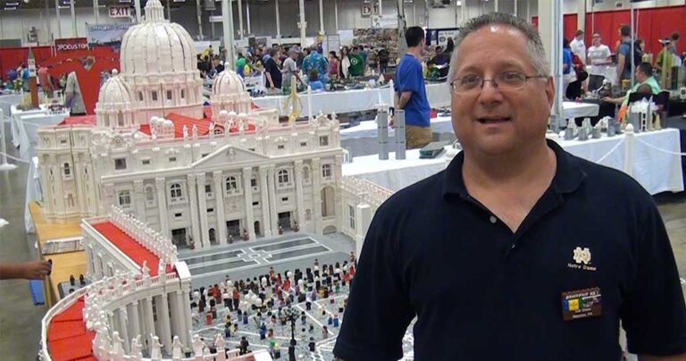 Παπάς έφτιαξε με 500.000 τουβλάκια Lego το Βατικανό!