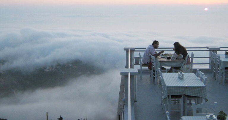 Λευκάδα: Γεύμα στους εγκρεμνούς